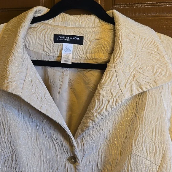 Jones N.Y.-Cream textured short cream jkt with belt Sz L - Picture 3 of 12